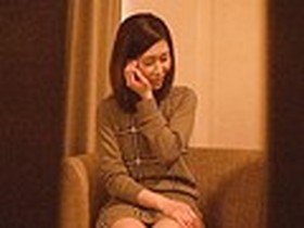 実録密室交渉！！人妻生保レディ盗撮（2） 一発ヤラせれば契約成立！？お堅い女の崖っ縁の選択…　サンプル画像02